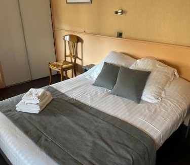 Yenne Hotel | Logis Hôtel du Fer à Cheval