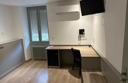 Yenne Hotel | Logis Hôtel du Fer à Cheval