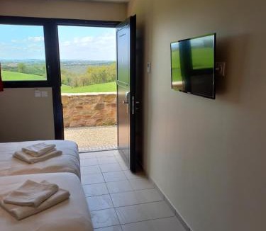 Saint-Jean-de-Marcel Hotel | Logis Hôtel et Restaurant La Croix de Mille