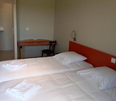 Saint-Jean-de-Marcel Hotel | Logis Hôtel et Restaurant La Croix de Mille