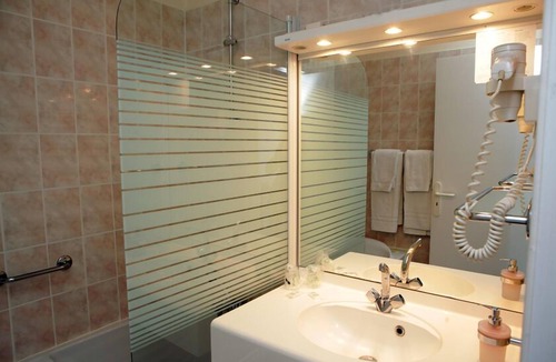 Chaufour-les-Bonnieres Hotel | LOGIS HÔTEL LES NYMPHEAS