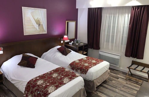 Chaufour-les-Bonnieres Hotel | LOGIS HÔTEL LES NYMPHEAS