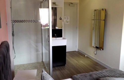 Saint-Jean-en-Royans Hotel | Logis Hôtel Restaurant Le Castel Fleuri