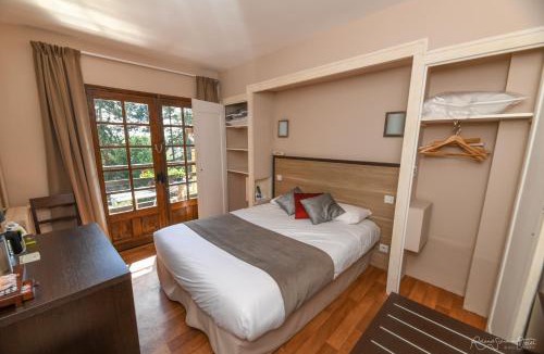 Saint-Laurent-sur-Sevre Hotel | Logis Hôtel La Chaumière