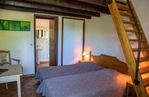 Saint-Martin-d'Ardeche Hotel | Logis Hôtel Restaurant L'Escarbille