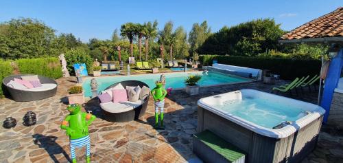 Saint-Saud-Lacoussiere Hotel | Logis Hôtel Hostellerie Saint-Jacques