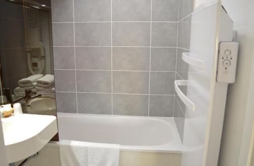 Rouvray (Cote-d'Or) Hotel | Logis Hôtel "Ici m'aime"