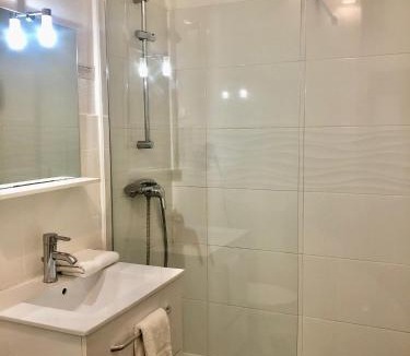 Mercurol Hotel | Logis Hôtel l'Abricotine