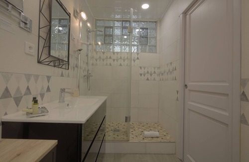 Bassac Hotel | Logis Hôtel l'Essille