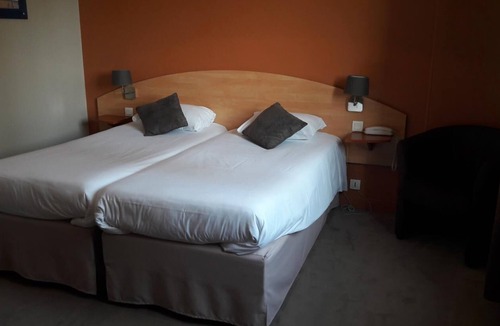 Belle-Isle-en-Terre Hotel | Logis Hôtel le Relais de l'Argoat