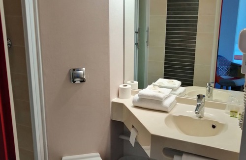 Montmelian Hotel | Logis Hôtel La Clé Des Champs