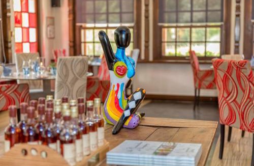 Bourgoin-Jallieu Hotel | Logis Hôtel La Commanderie de Champarey