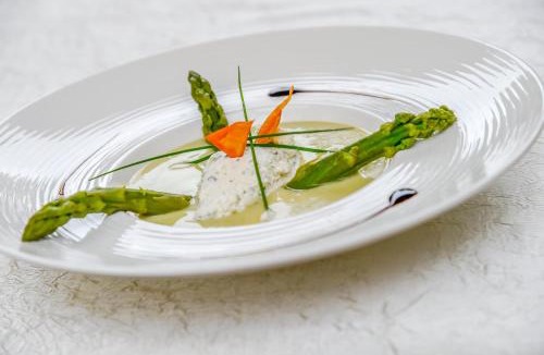 Bourgoin-Jallieu Hotel | Logis Hôtel La Commanderie de Champarey