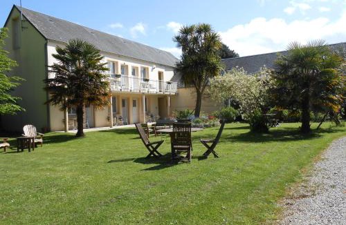 Quettehou Hotel | Logis Hôtel La Demeure du Perron