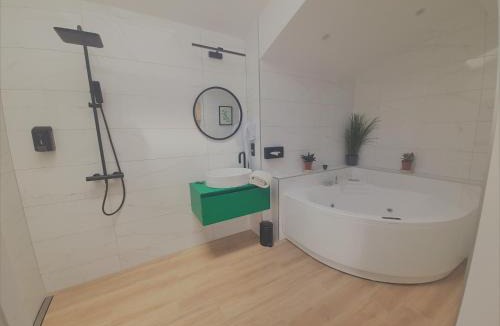 Noirmoutier-en-l'Ile Hotel | Logis Hôtel La Chaize