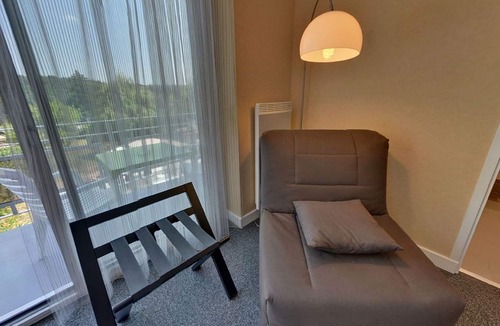Mereville Hotel | Logis Hôtel la Maison Carrée