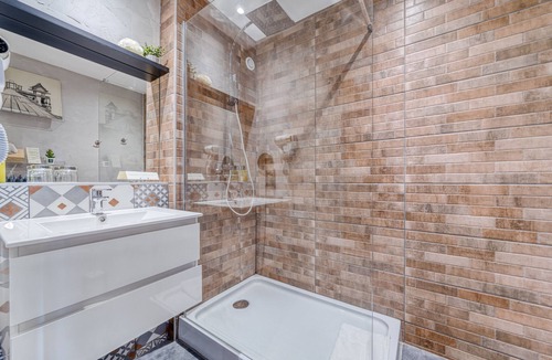 Mereville Hotel | Logis Hôtel la Maison Carrée