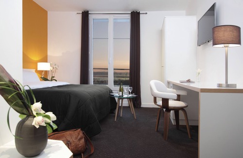 Rolleboise Hotel | Logis Hôtel La Ruche