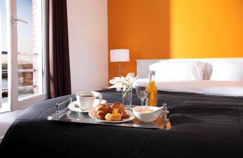 Rolleboise Hotel | Logis Hôtel La Ruche