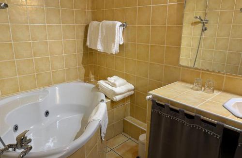 Chateauneuf-du-Pape Hotel | Logis Hôtel La Sommellerie