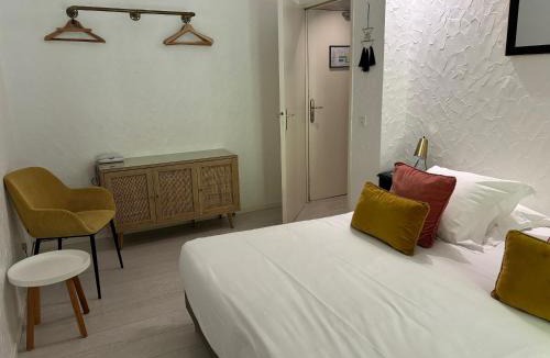 Chateauneuf-du-Pape Hotel | Logis Hôtel La Sommellerie