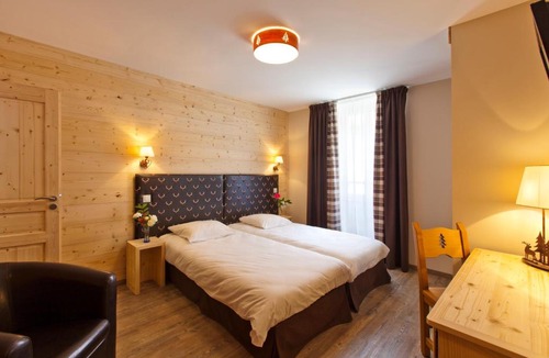 Clairvaux-les-Lacs Hotel | Logis Hôtel LBB - les 2 lacs