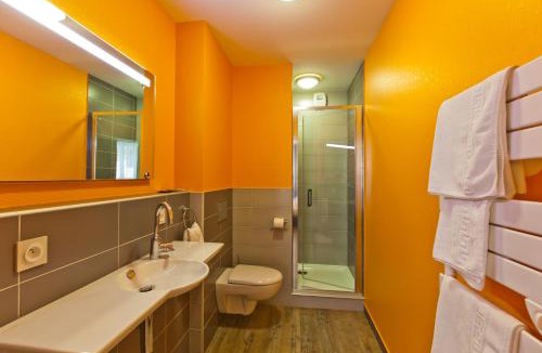 Clairvaux-les-Lacs Hotel | Logis Hôtel LBB - les 2 lacs