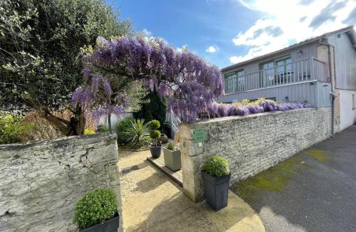 Coulon Hotel | Logis Hôtel Le Central