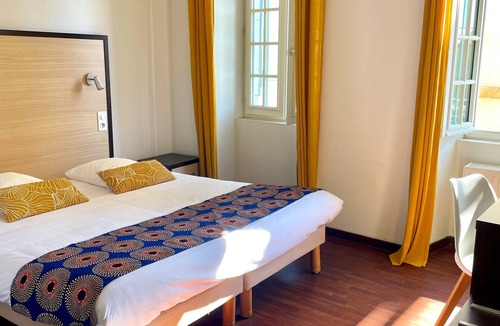 Navarrenx Hotel | Logis Hôtel Le Commerce