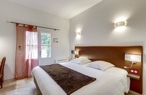 Anduze Hotel | Logis Hôtel Le Domaine de la Régalière