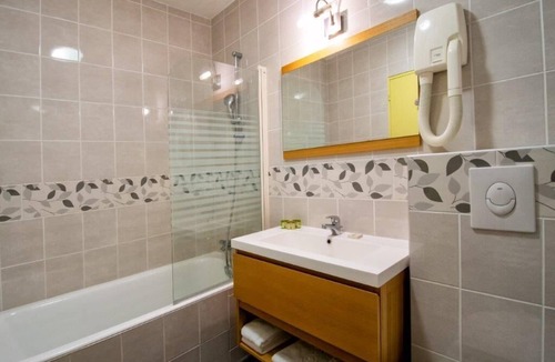 Pouilly-sur-Loire Hotel | Logis Hôtel Le Coq Hardi