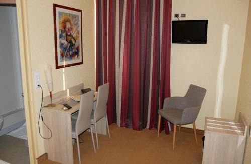 Chauvigny Hotel | Logis Hôtel Le Lion d'Or