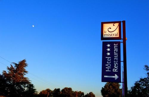 Chateauneuf-du-Rhone Hotel | Logis Hôtel Le Mistral - Restaurant - Montélimar Sud