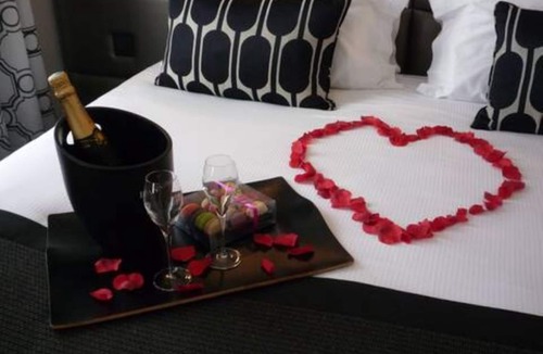 Vernantes Hotel | Logis Hôtel Le Pélican & son restaurant