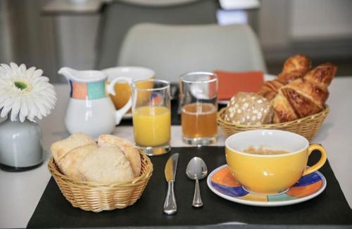 Vernantes Hotel | Logis Hôtel Le Pélican & son restaurant