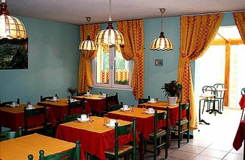 Breviandes Hotel | Logis Hôtel Le Pan De Bois