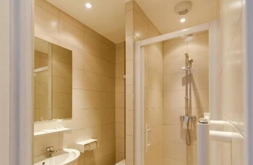 Senlis Hotel | Logis Hôtel - Le Petit Bellon