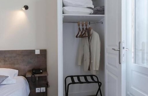 Senlis Hotel | Logis Hôtel - Le Petit Bellon