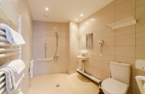 Senlis Hotel | Logis Hôtel - Le Petit Bellon