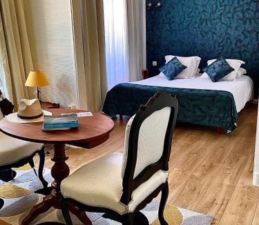 Chinon Hotel | Logis Hôtel Le Plantagenêt