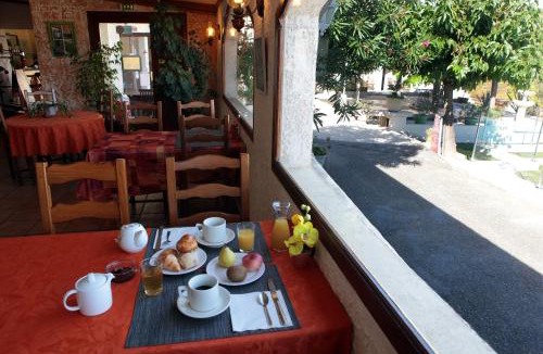 Saint-Chinian Hotel | Logis Hôtel LE PRESSOIR