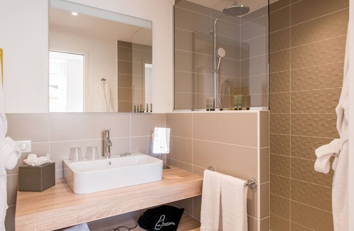 Joux Hotel | Logis Hôtel Le Tilia