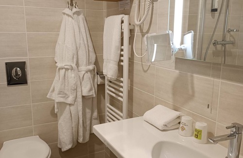 Panissieres Hotel | Logis Hôtel Le Tisseur des Saveurs