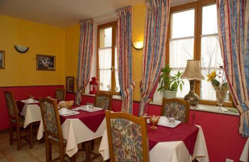 Launois-sur-Vence Hotel | Logis Hôtel Le Val de Vence