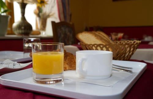 Launois-sur-Vence Hotel | Logis Hôtel Le Val de Vence