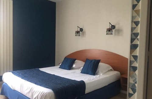 Bressuire Hotel | LOGIS Hôtel LES 3 MARCHANDS