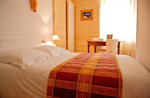 Lamoura Hotel | Logis Hôtel les Arobiers