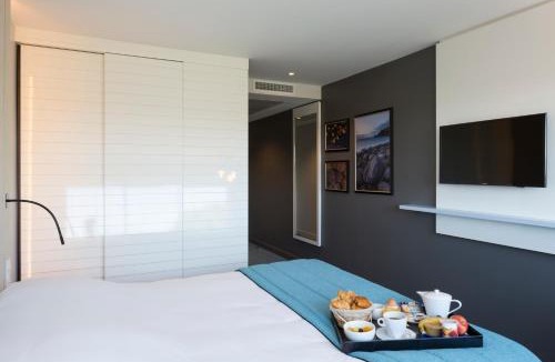 Balaruc-les-Bains Hotel | Logis Hôtel Les Pins - Opéralia