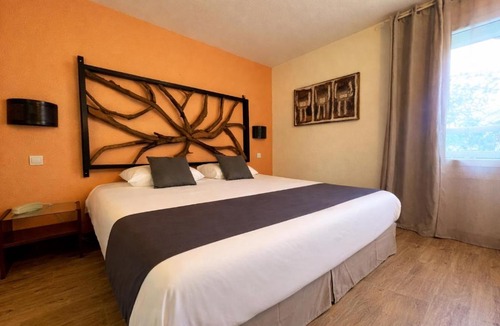 Cap d'Agde Hotel | Logis Hôtel Les Grenadines