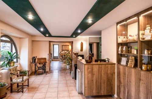 Chateauneuf-de-Randon Hotel | Logis Hôtel Restaurant de la Poste et La Grange Détente, espace bien-être